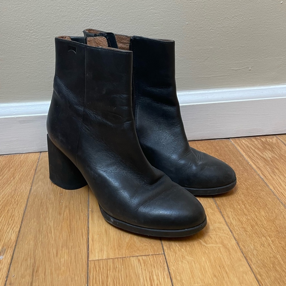 Camper Round Toe Heeled Leather Boots